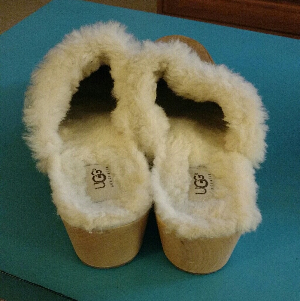 Ugg Clogs - Picture 3 of 4